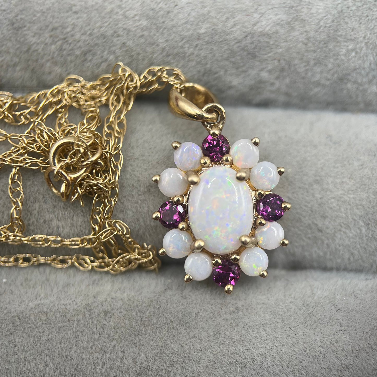 Y2K Vintage 9ct Gold Opal & Garnet Cluster Pendant Necklace