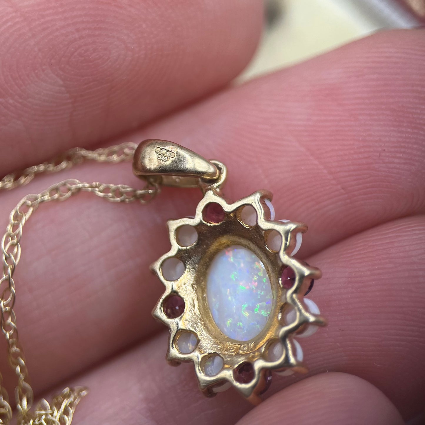 Y2K Vintage 9ct Gold Opal & Garnet Cluster Pendant Necklace