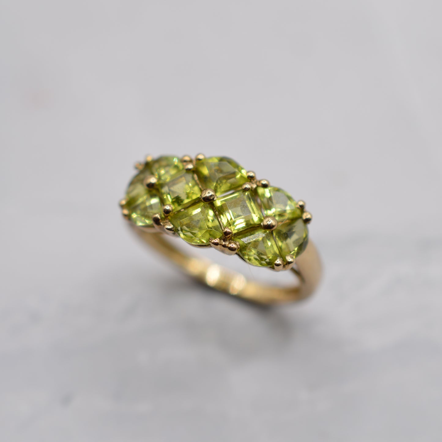 Chunky Y2K 9ct Gold Peridot Cluster Ring