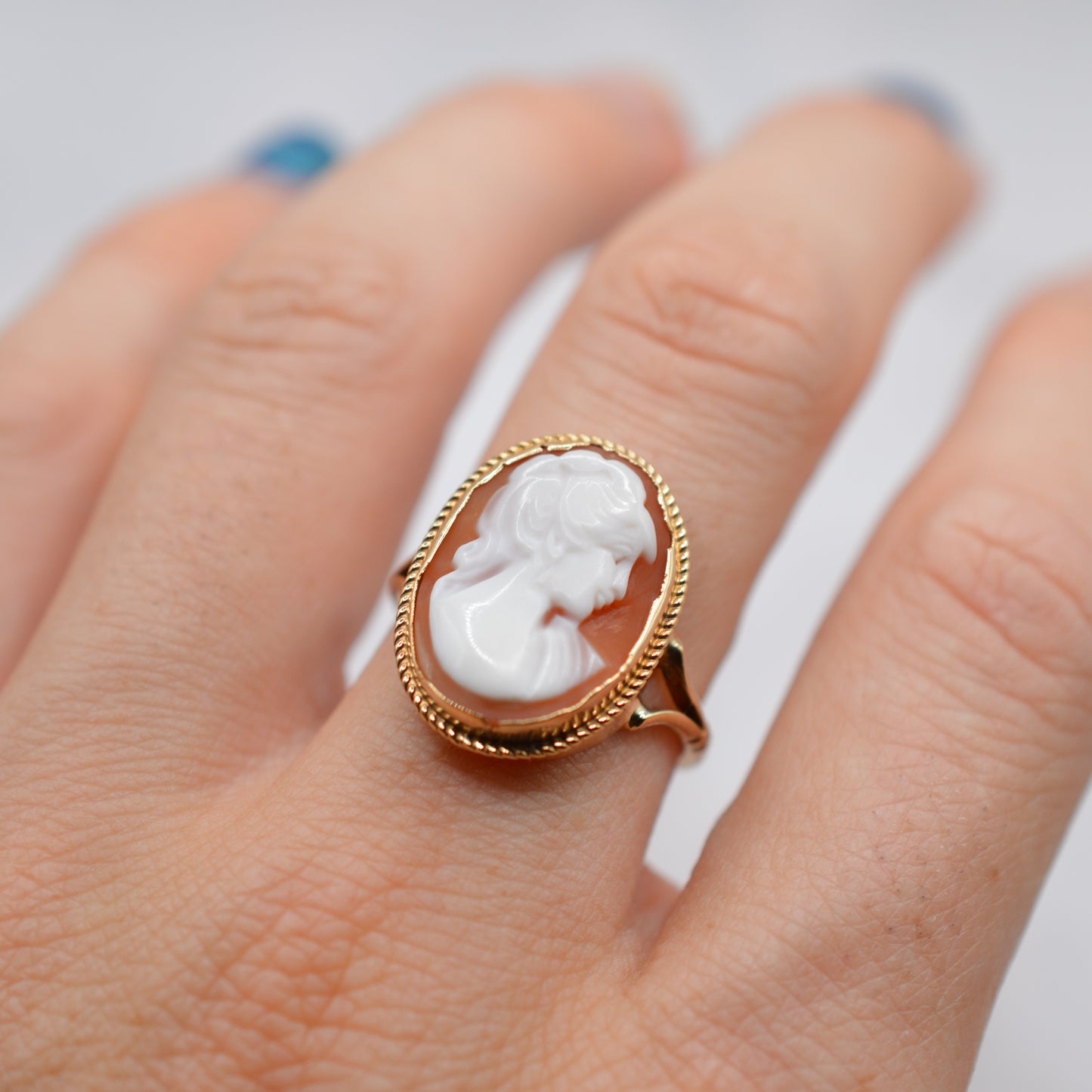 1980s Vintage 9ct Gold Shell Cameo Ring