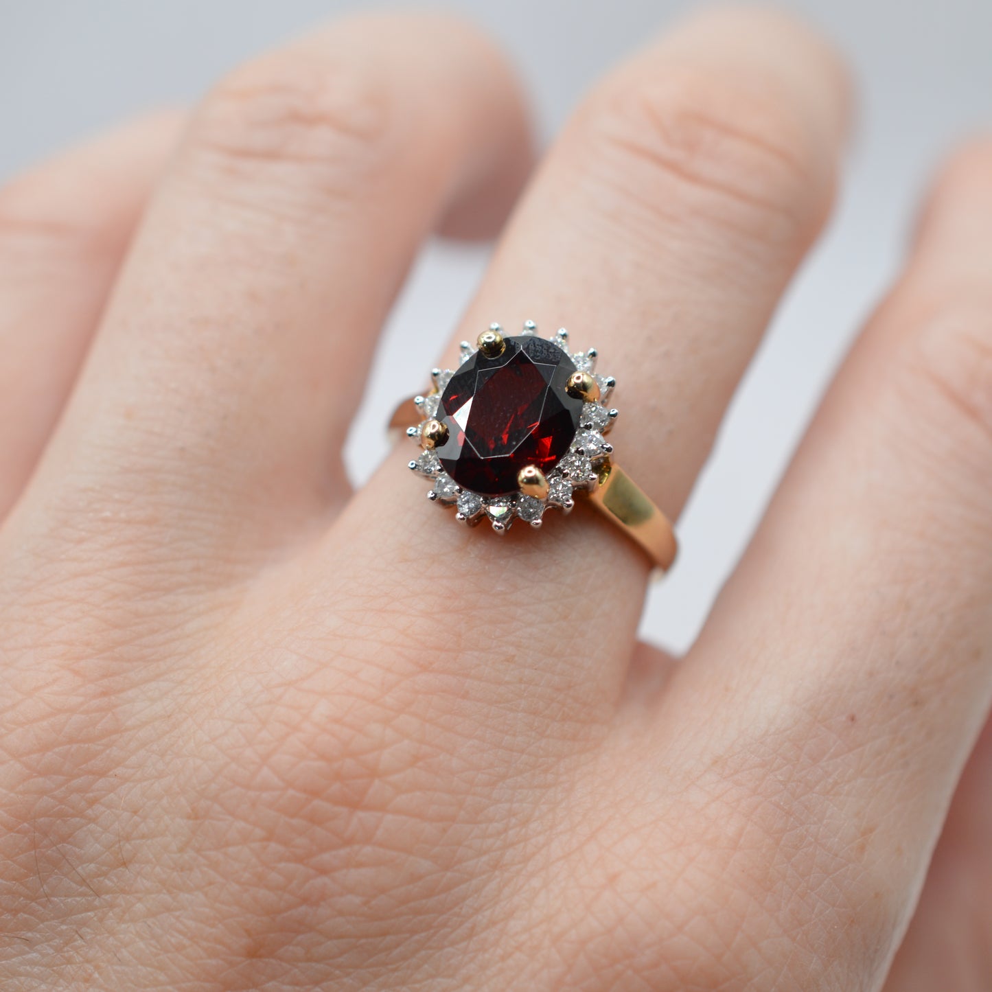 Y2K 9ct Gold Garnet & Diamond Halo Ring