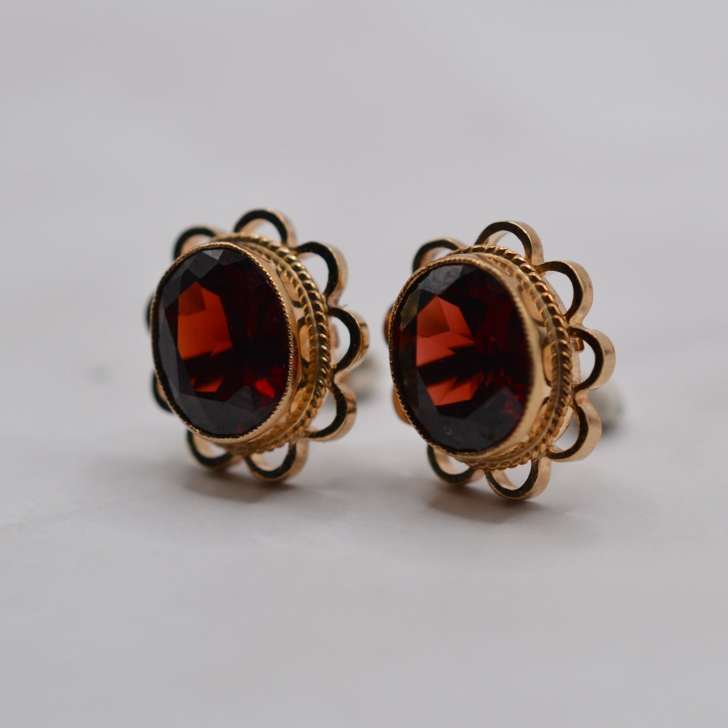1990s Large 9ct Gold Garnet Stud Earrings with Scallop Edging