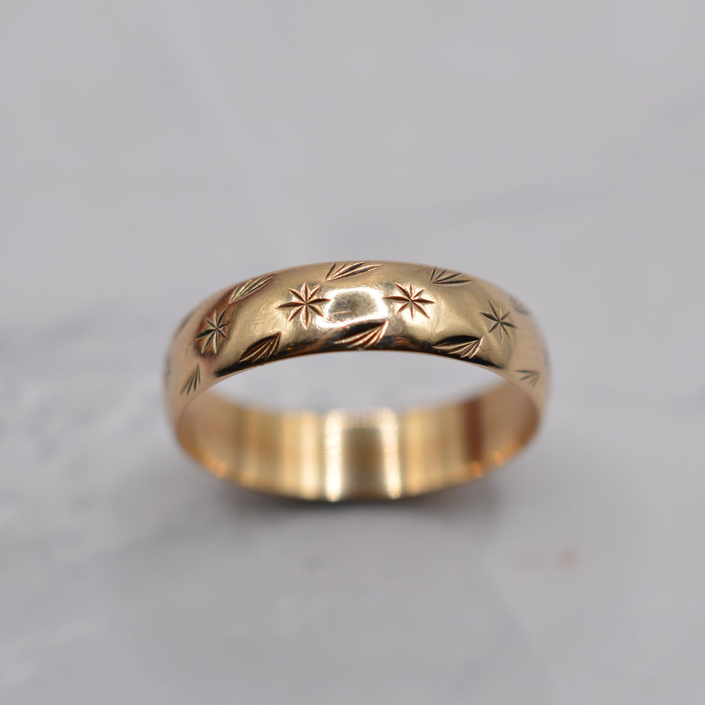 1980s Vintage 9ct Gold Star-Engraved Band Ring