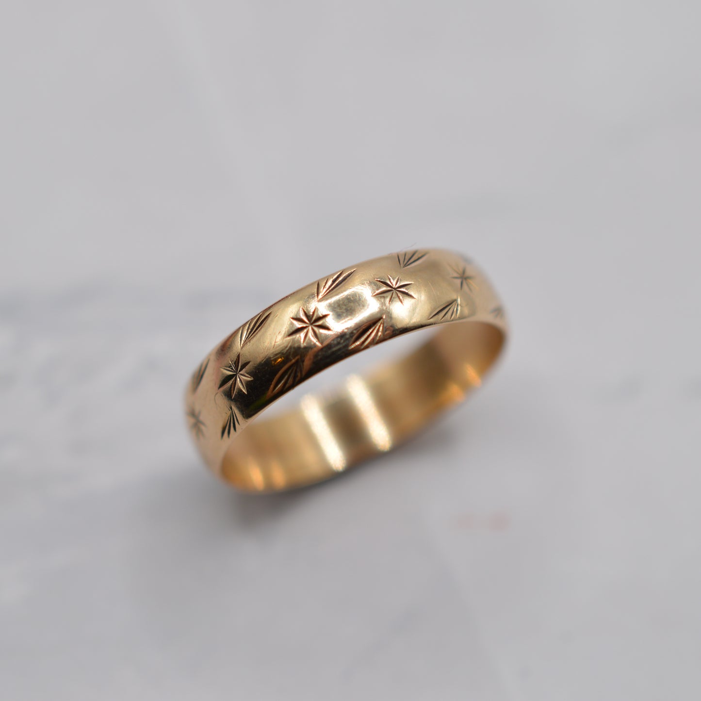 1980s Vintage 9ct Gold Star-Engraved Band Ring