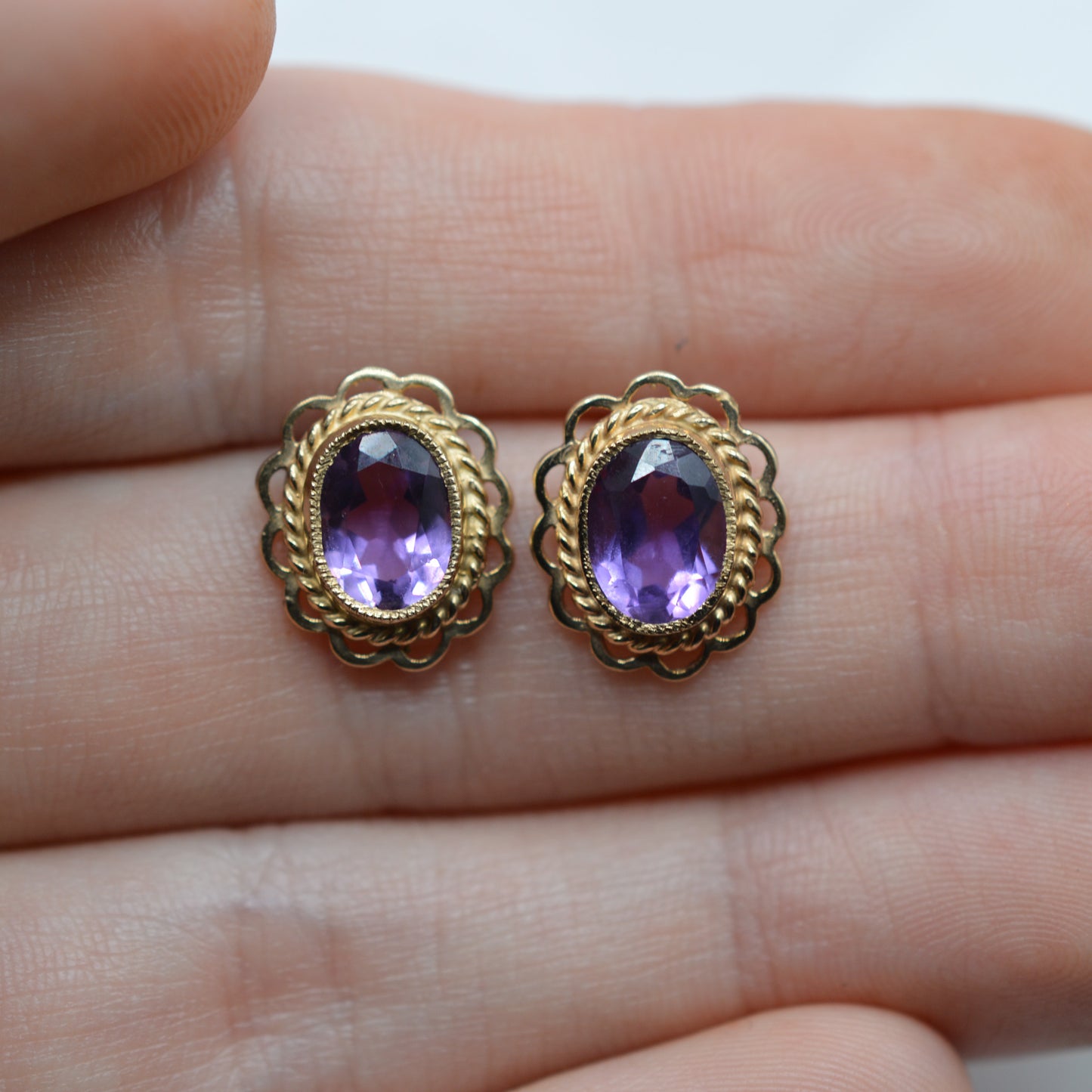 1990s 9ct Gold Amethyst Stud Earrings with Scallop Edge