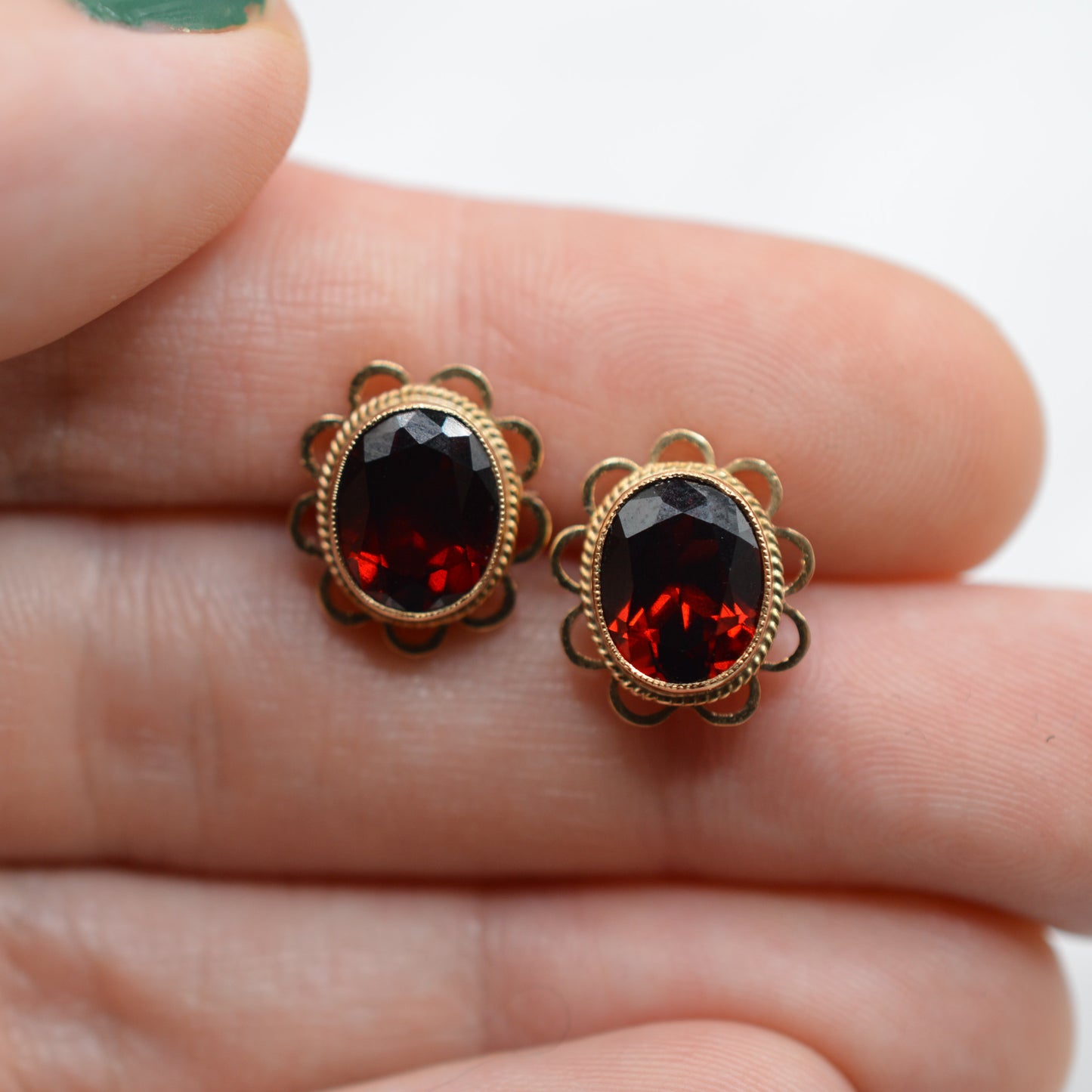 1990s Large 9ct Gold Garnet Stud Earrings with Scallop Edging