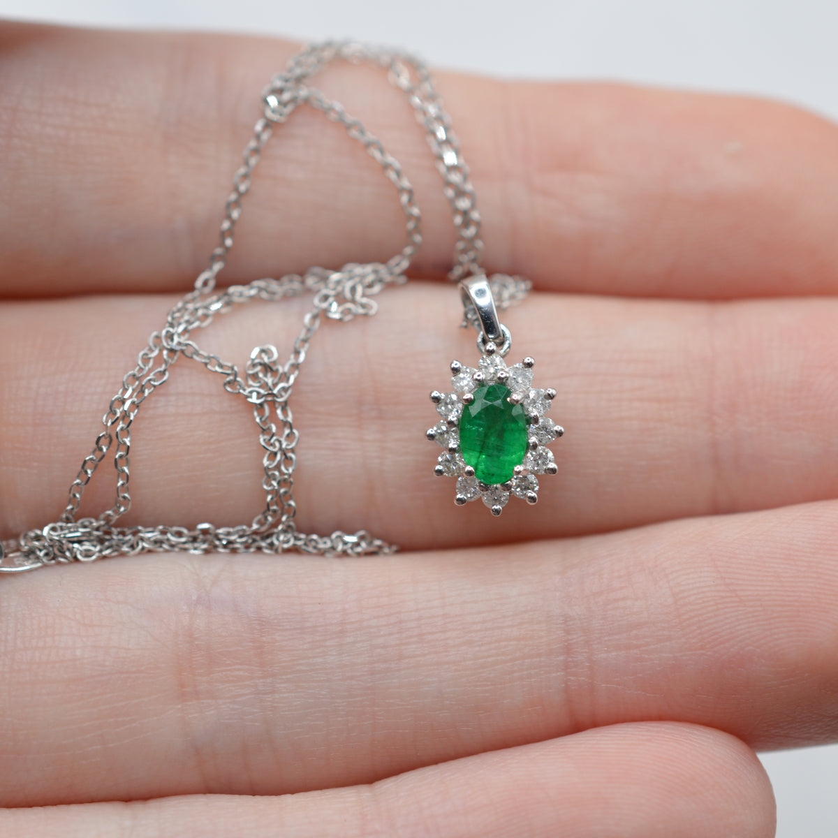 18ct White Gold Emerald & Diamond Cluster Pendant Necklace (16”)