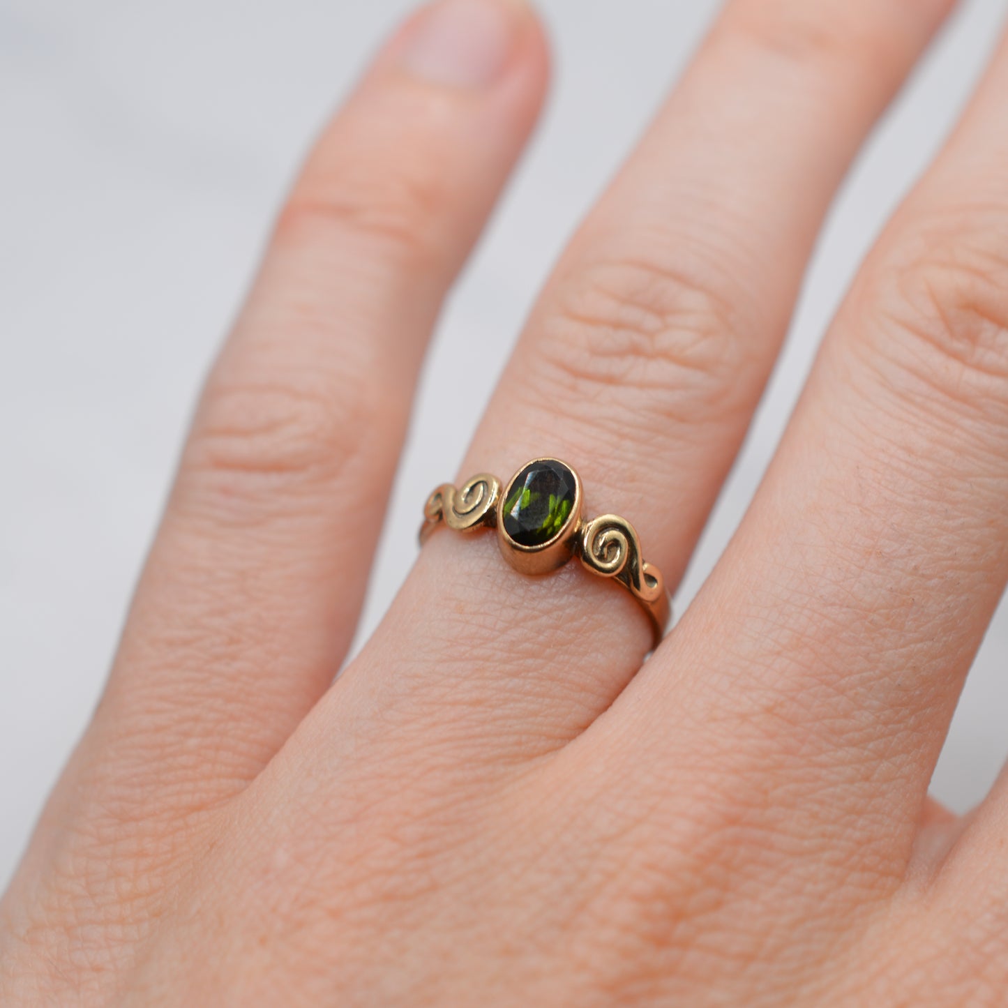 1970s Vintage 9ct Gold Tourmaline Swirl Ring