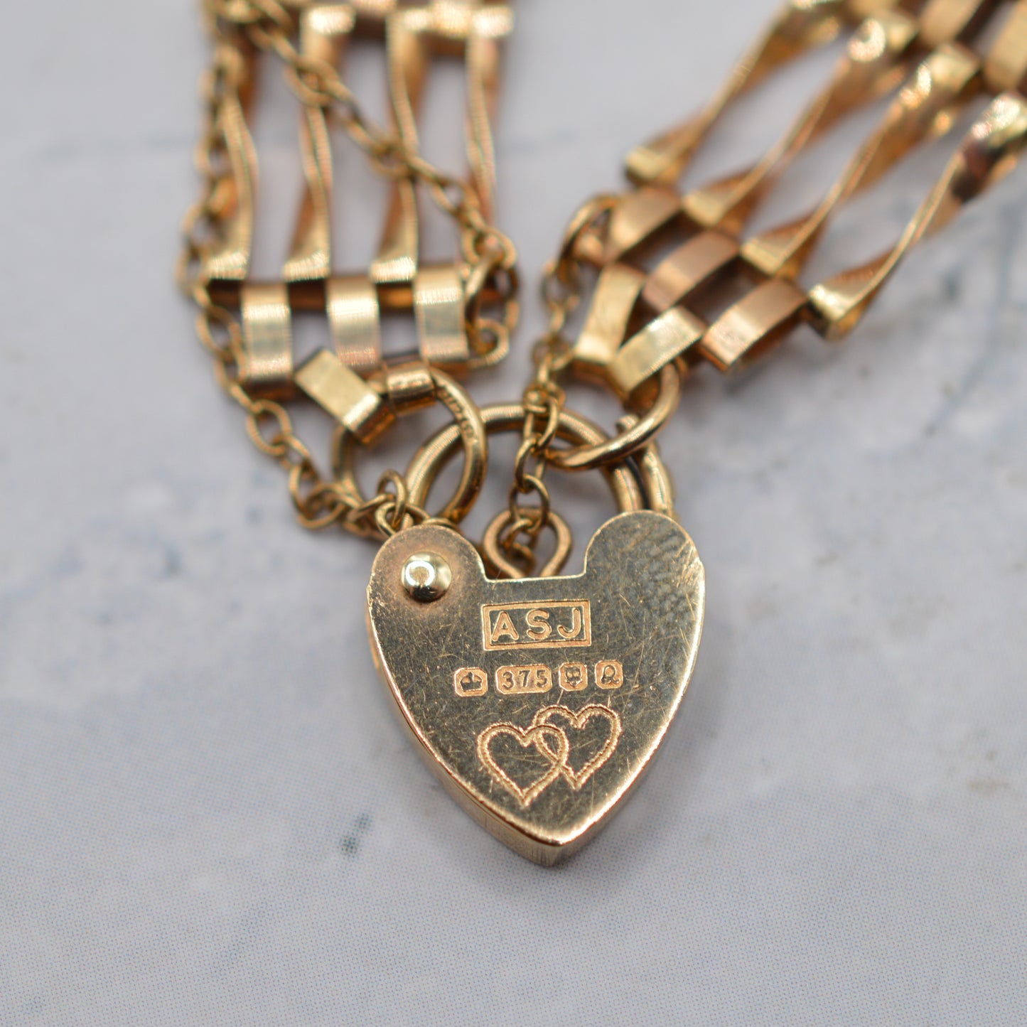 1990s Vintage 9ct Gold Four-Bar Gate Link Bracelet with Heart Padlock Clasp (7") (Copy)