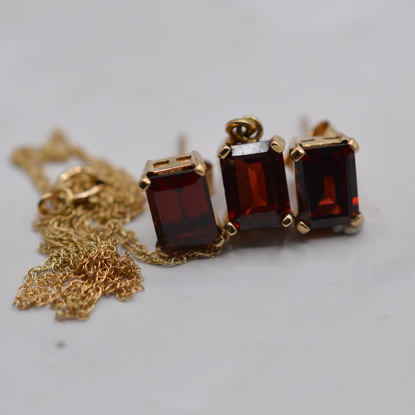 9ct Gold Garnet Pendant Necklace & Earrings Set