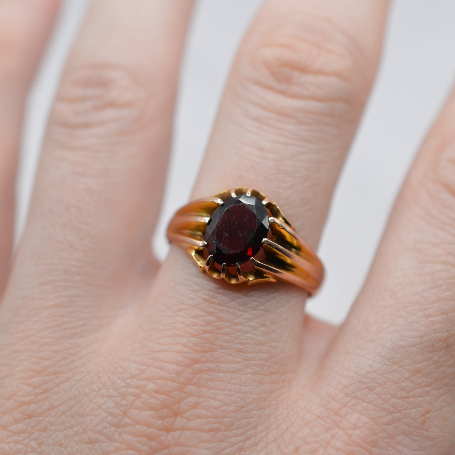 1916 Antique Chunky 9ct Gold Gents Garnet Signet Ring