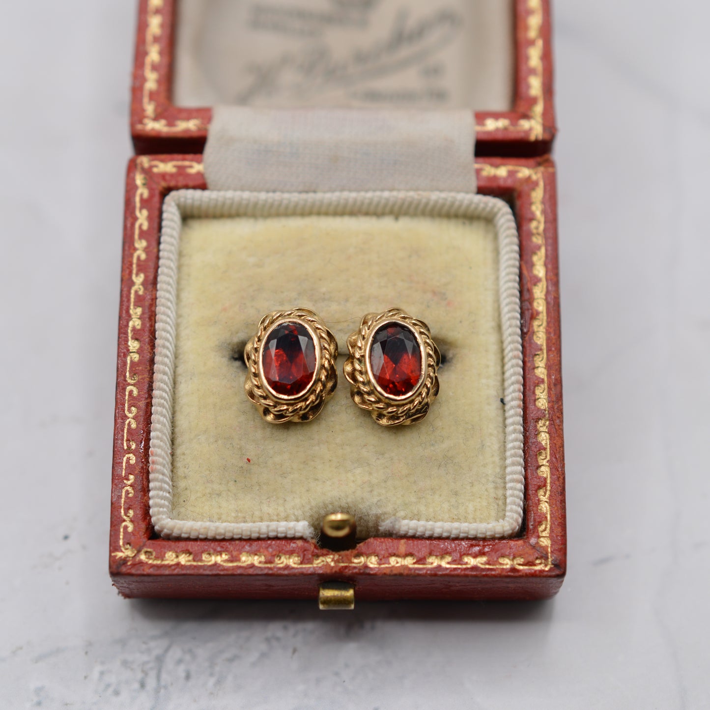 1990s 9ct Gold Garnet Stud Earrings with Rope-Twist Border