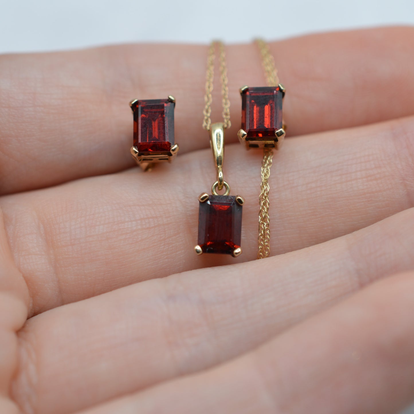 9ct Gold Garnet Pendant Necklace & Earrings Set