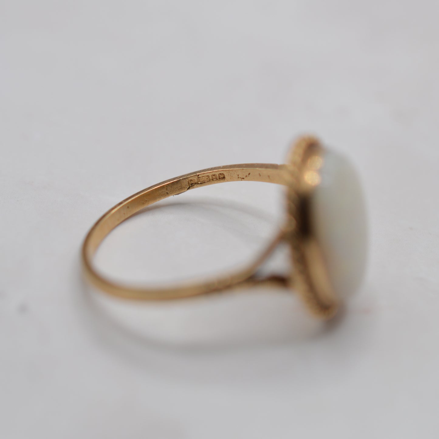 1980s Vintage 9ct Gold Opal Ring with Rope-Twist Border
