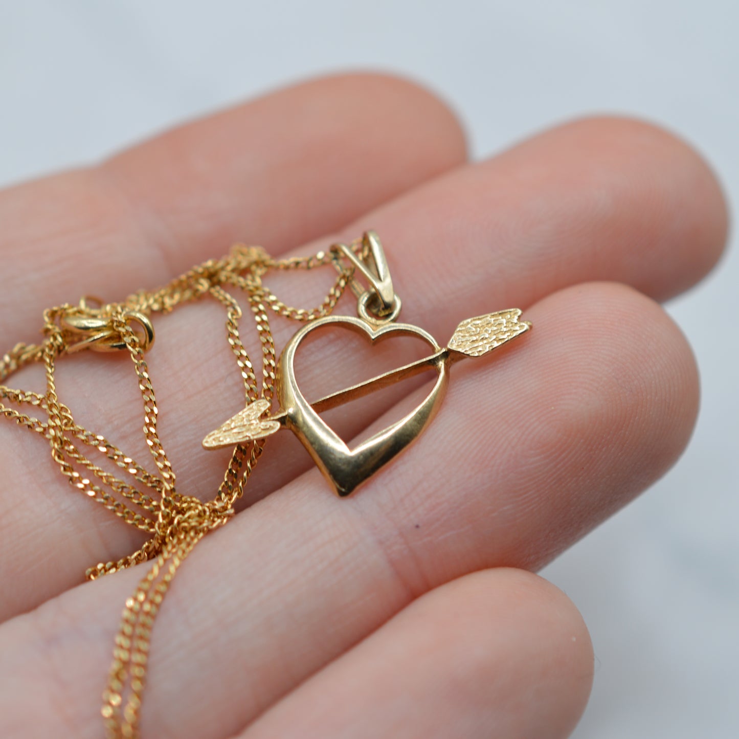 1980s 9ct Gold Heart & Arrow Pendant Necklace (16”)