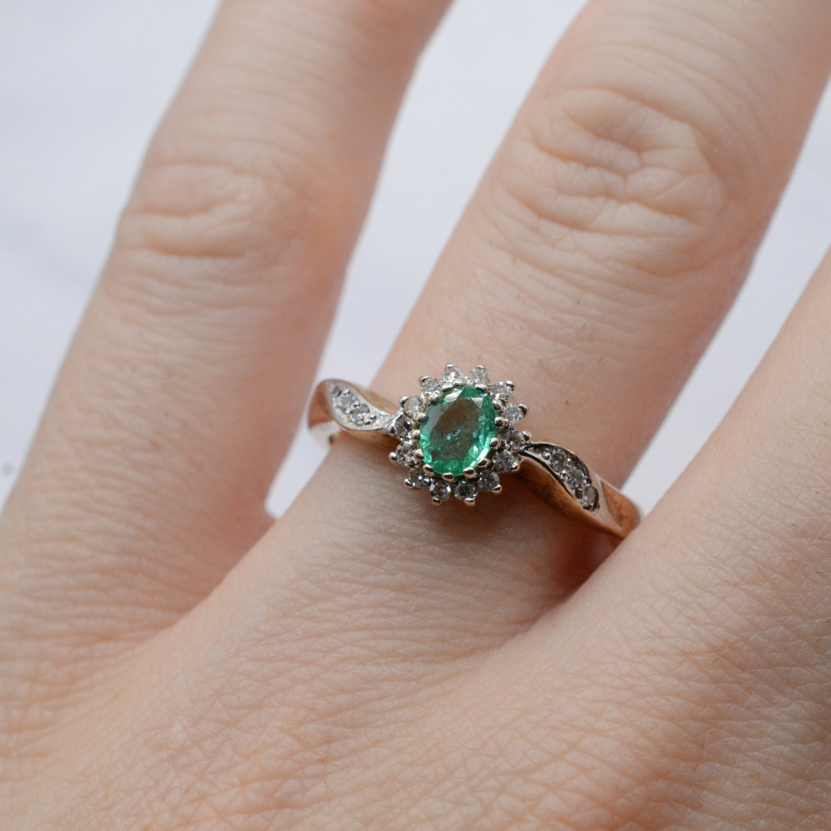 9ct Gold Emerald & Diamond Cluster Ring