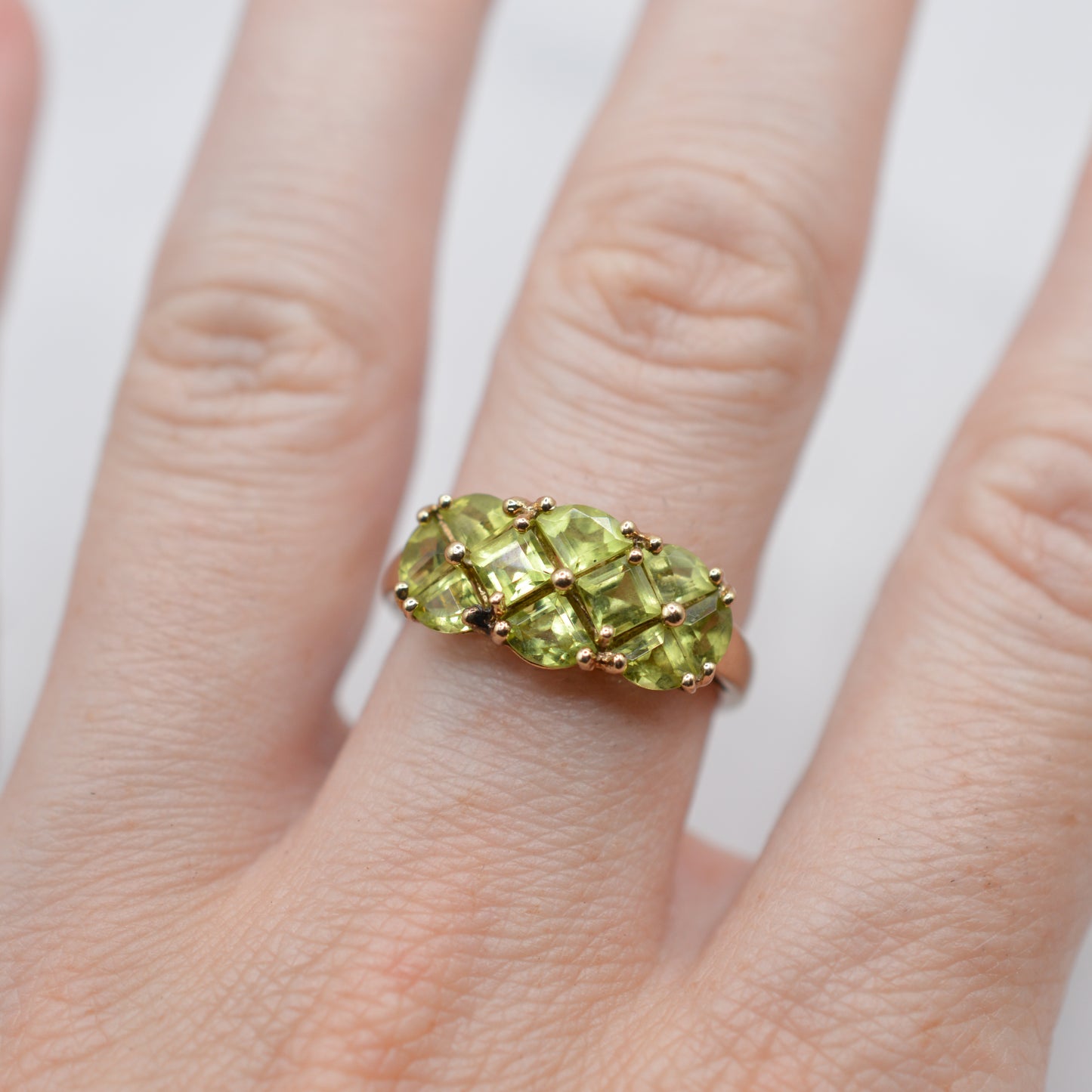 Chunky Y2K 9ct Gold Peridot Cluster Ring