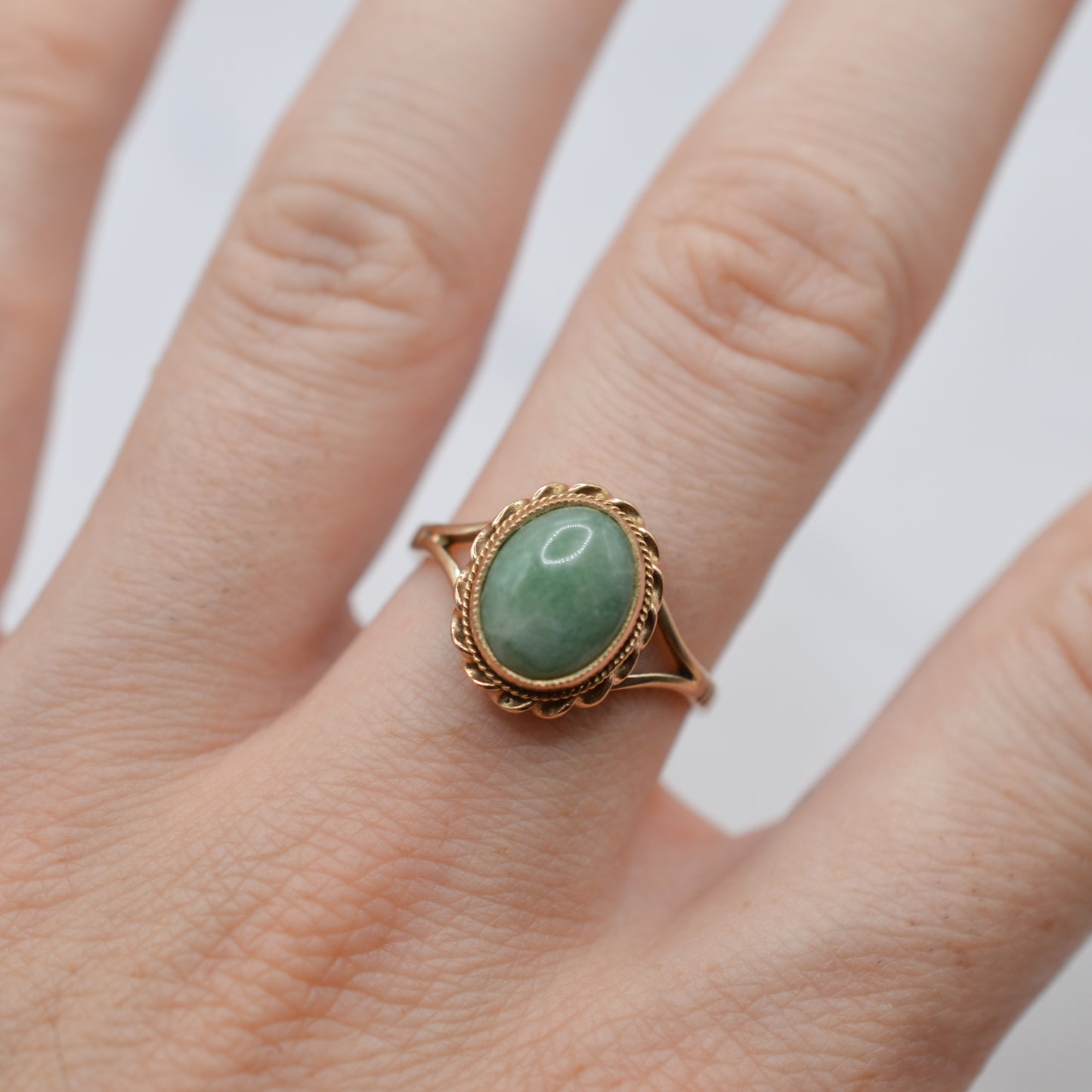 Vintage 9ct Gold Jade Solitaire Ring