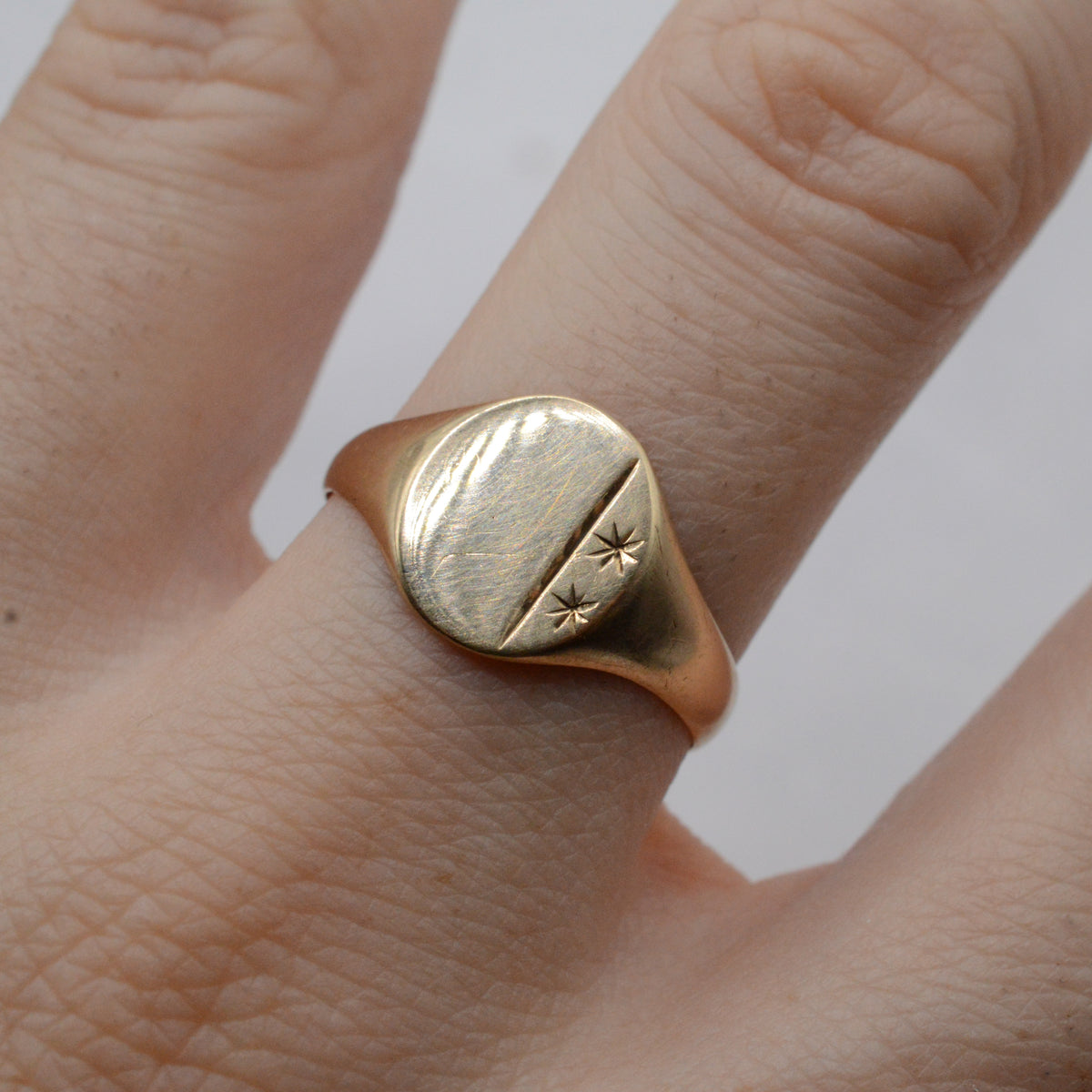 1970s Vintage 9ct Gold Star-Engraved Signet Ring