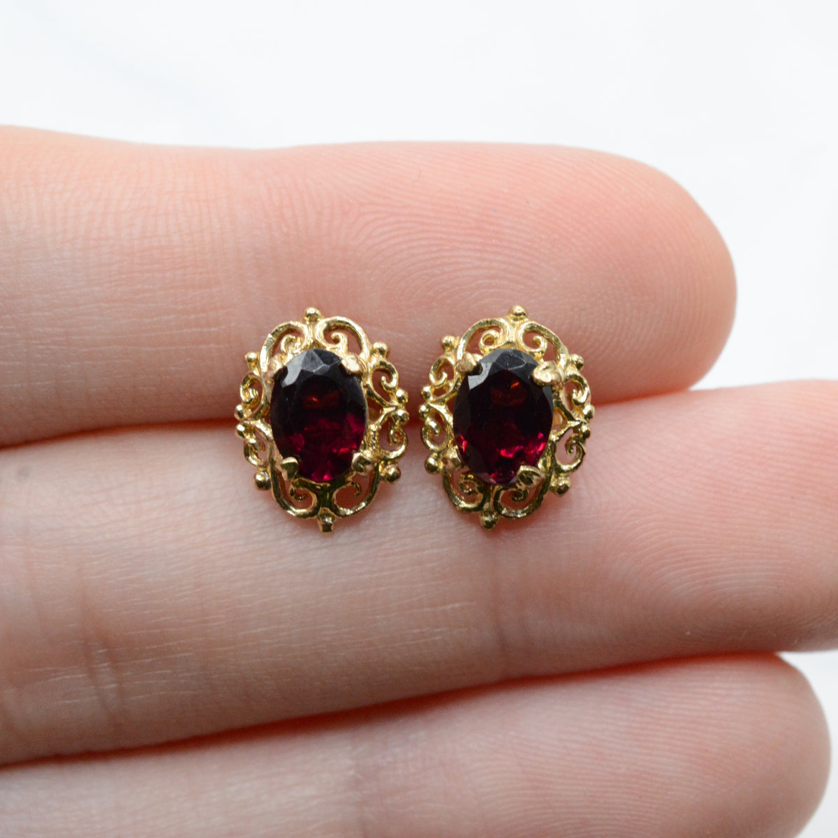 9ct Gold Garnet Openwork Stud Earrings