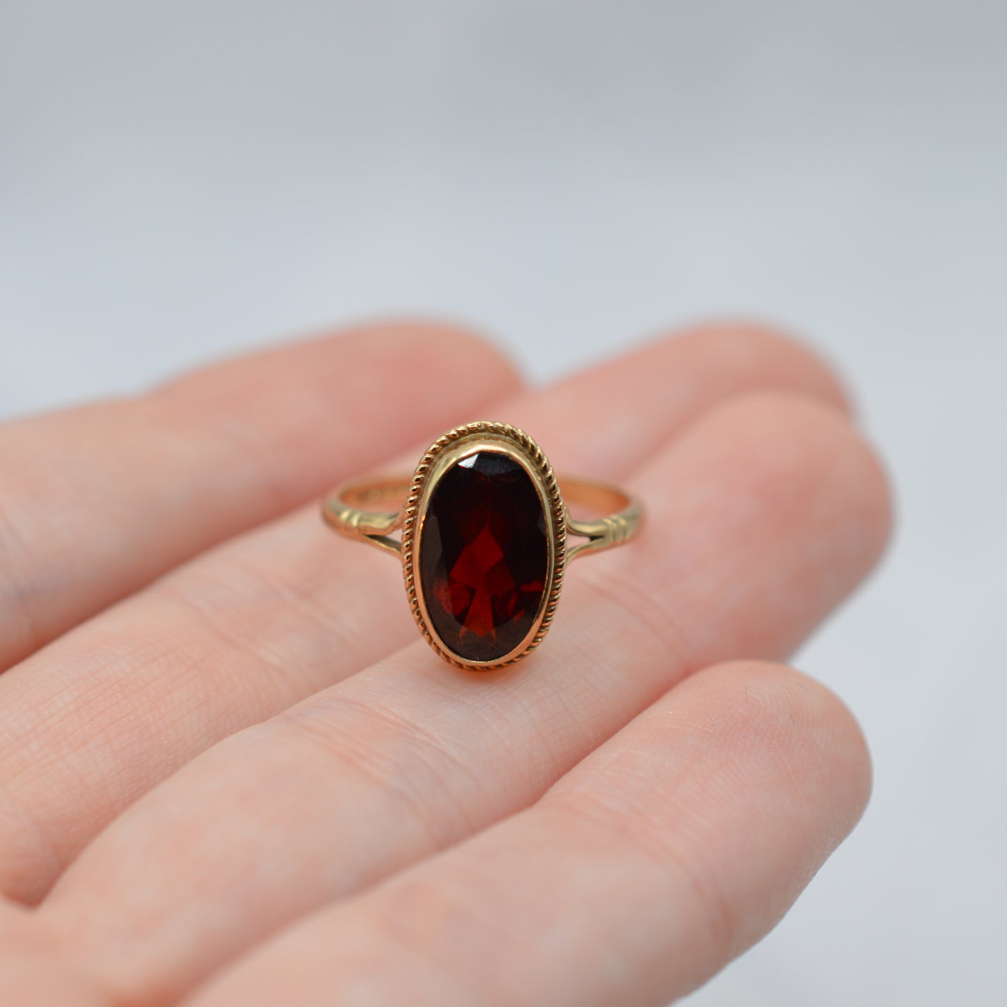 9ct Gold Garnet Solitaire Ring