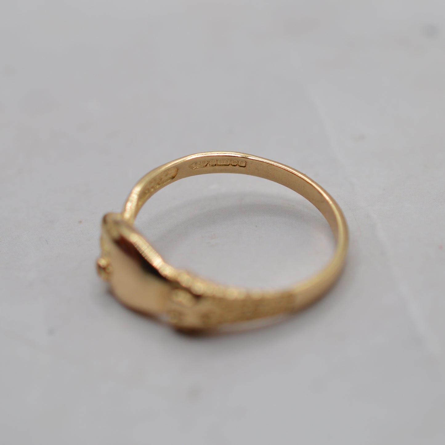 1980s 9ct Gold Diamond Hand Ring