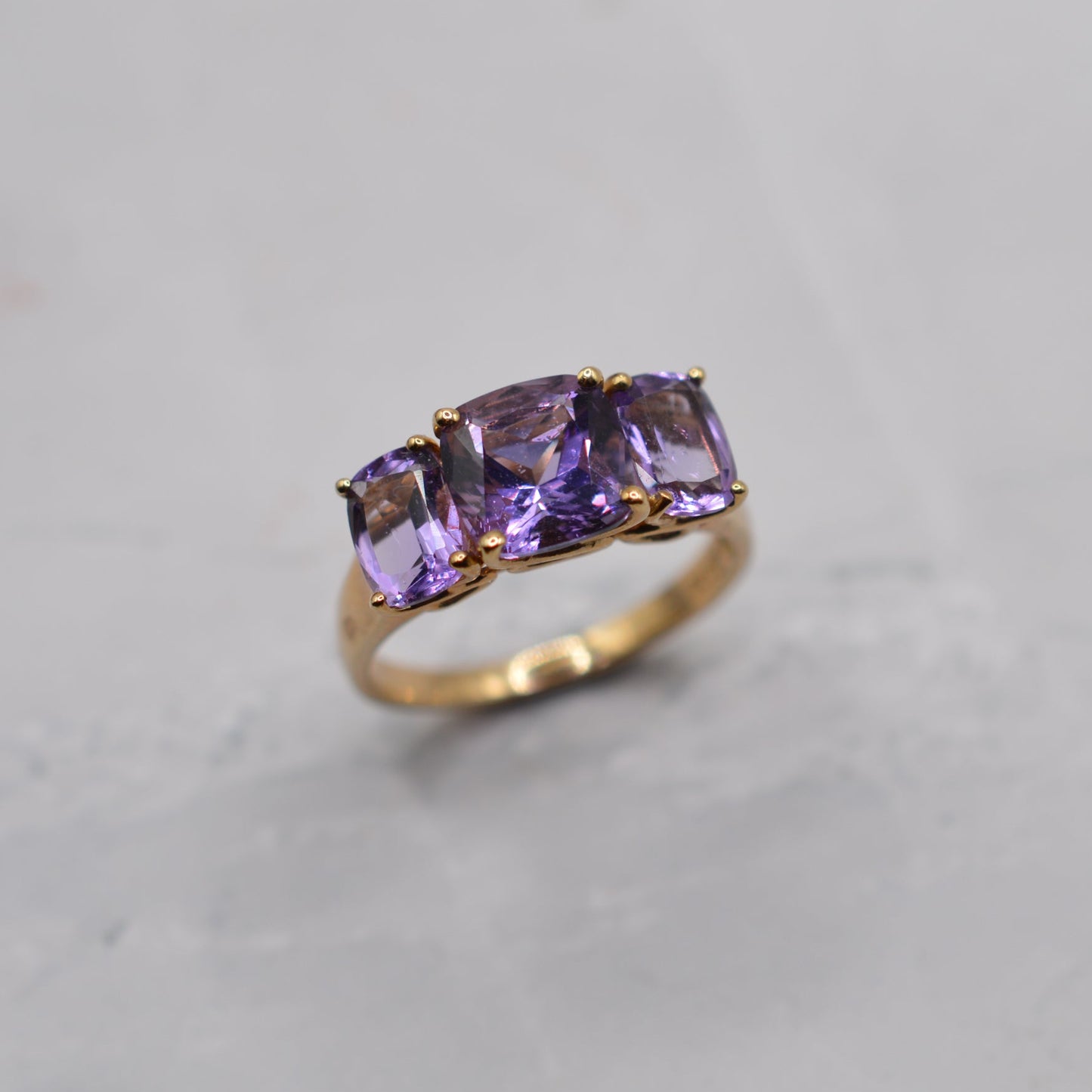 Chunky Y2K 9ct Gold Amethyst Trilogy Ring