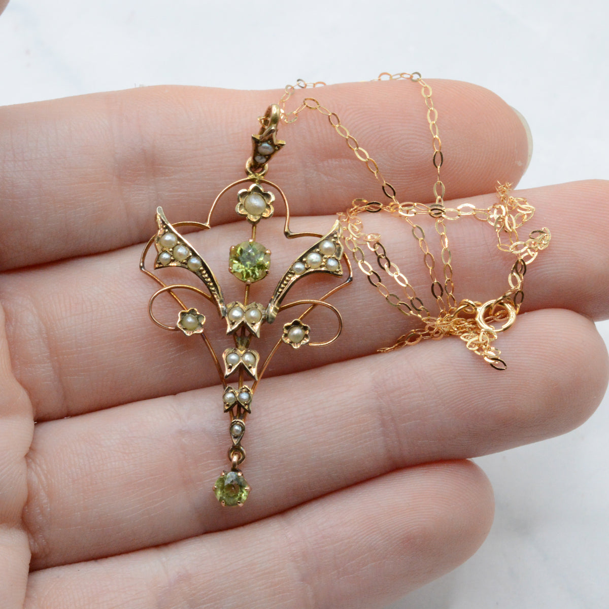 Antique 9ct Gold Peridot & Pearl Lavalier Pendant Necklace (16”)