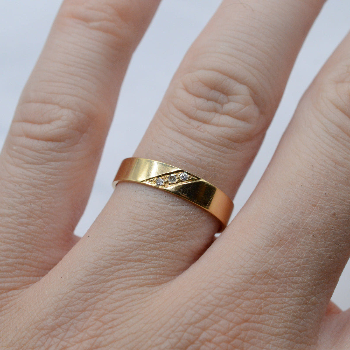 1980s 18ct Gold Diamond Band Ring