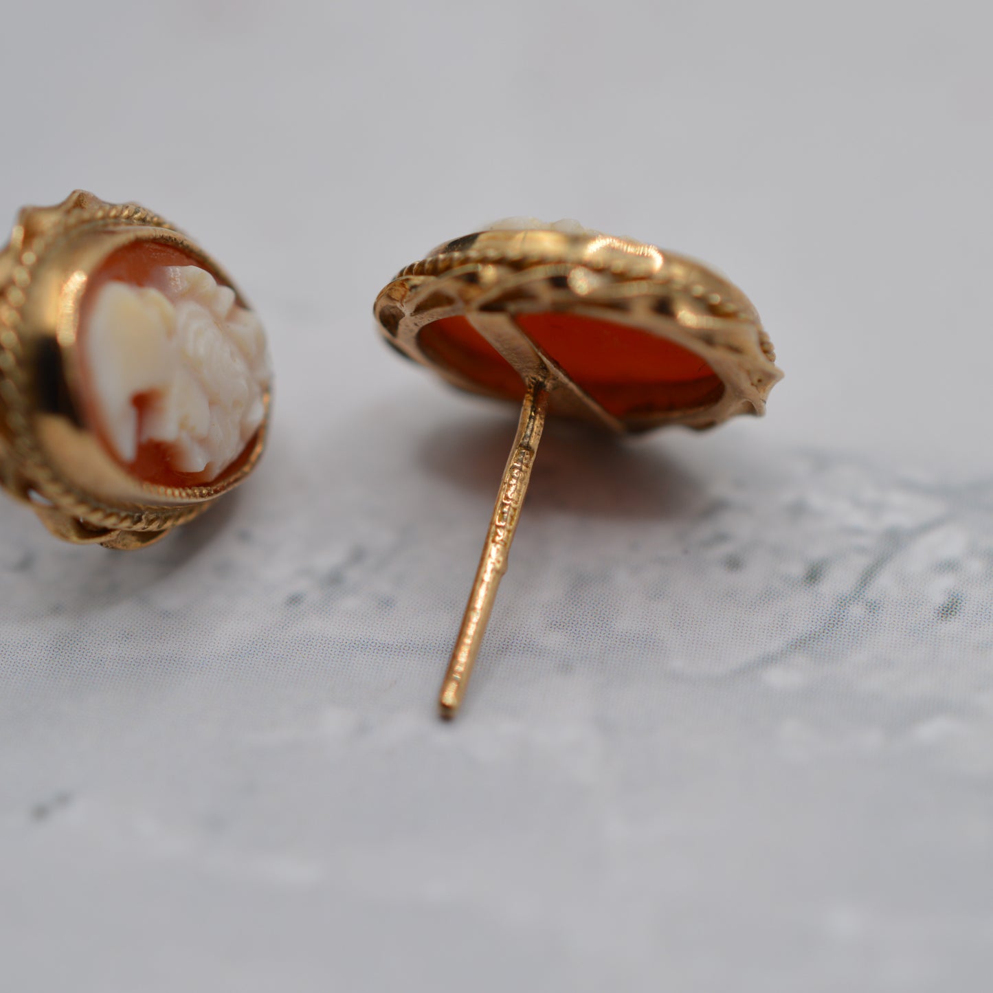 1980s Vintage 9ct Gold Cameo Stud Earrings