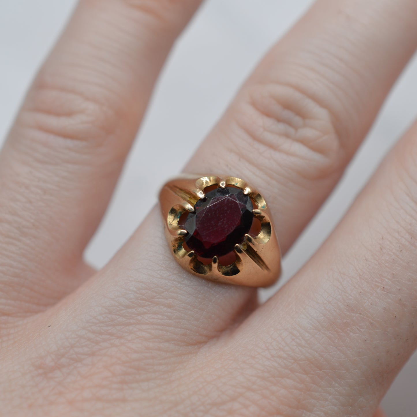 1970s Vintage 9ct Gold Garnet Ring in Buttercup Setting