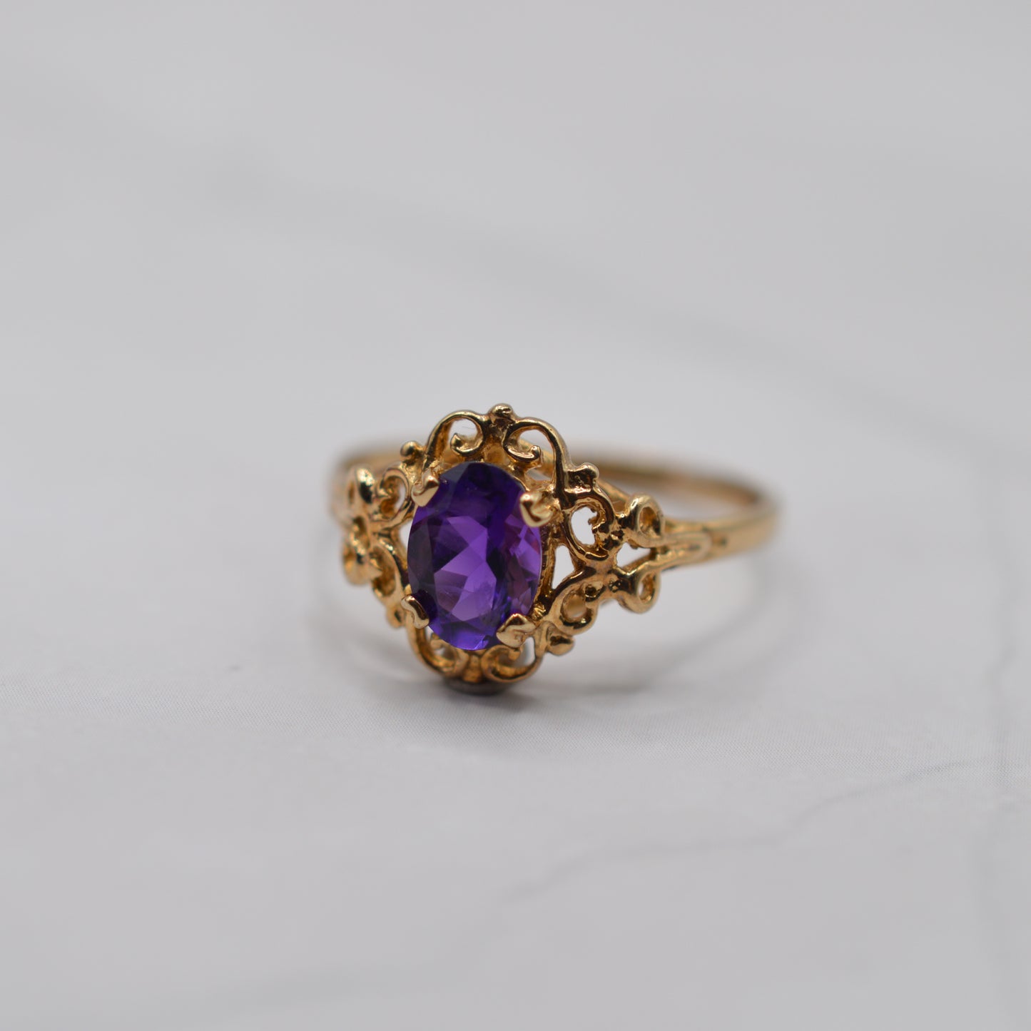 9ct Gold Amethyst Ring with Swirl Border