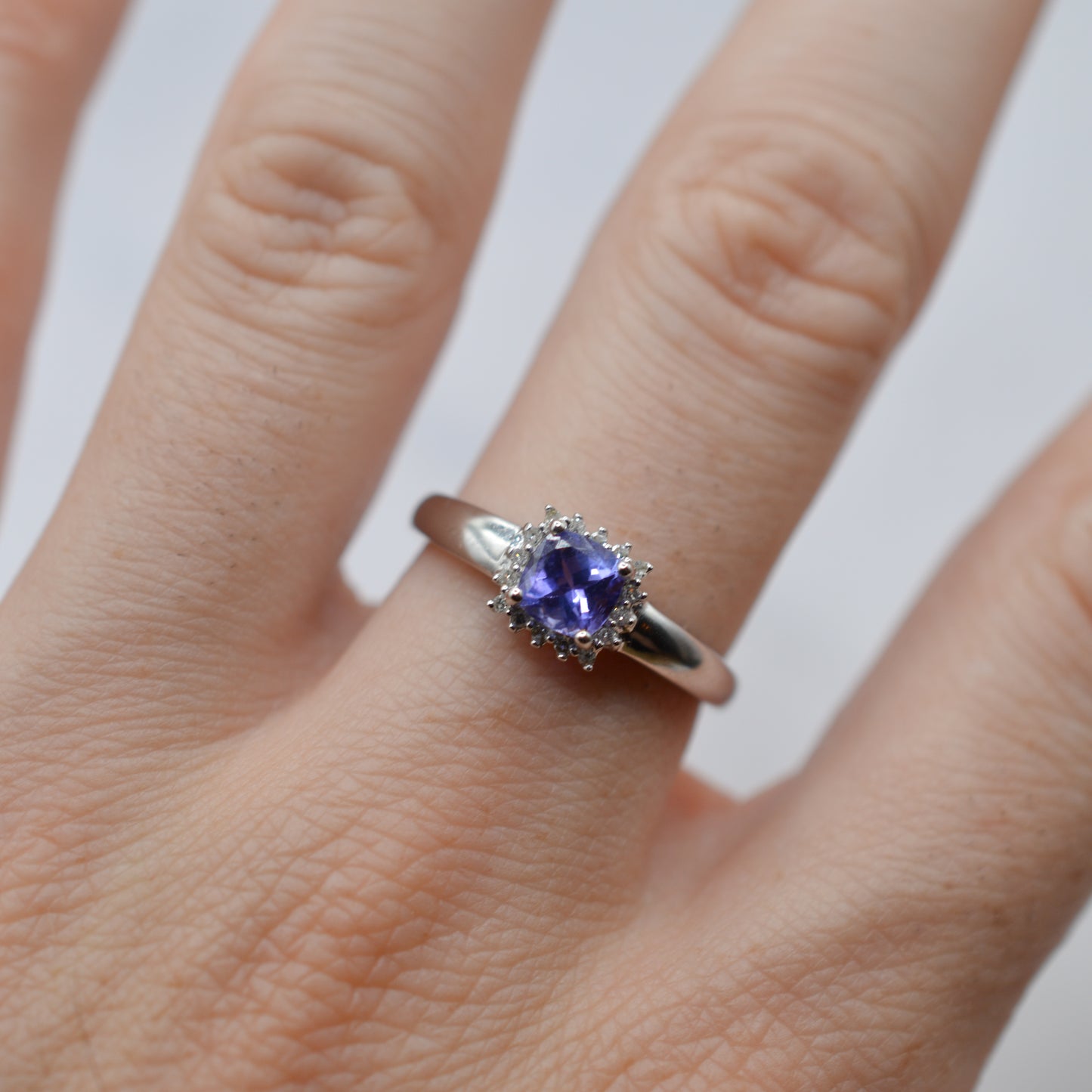 Y2K 18ct Gold Tanzanite & Diamond Halo Ring