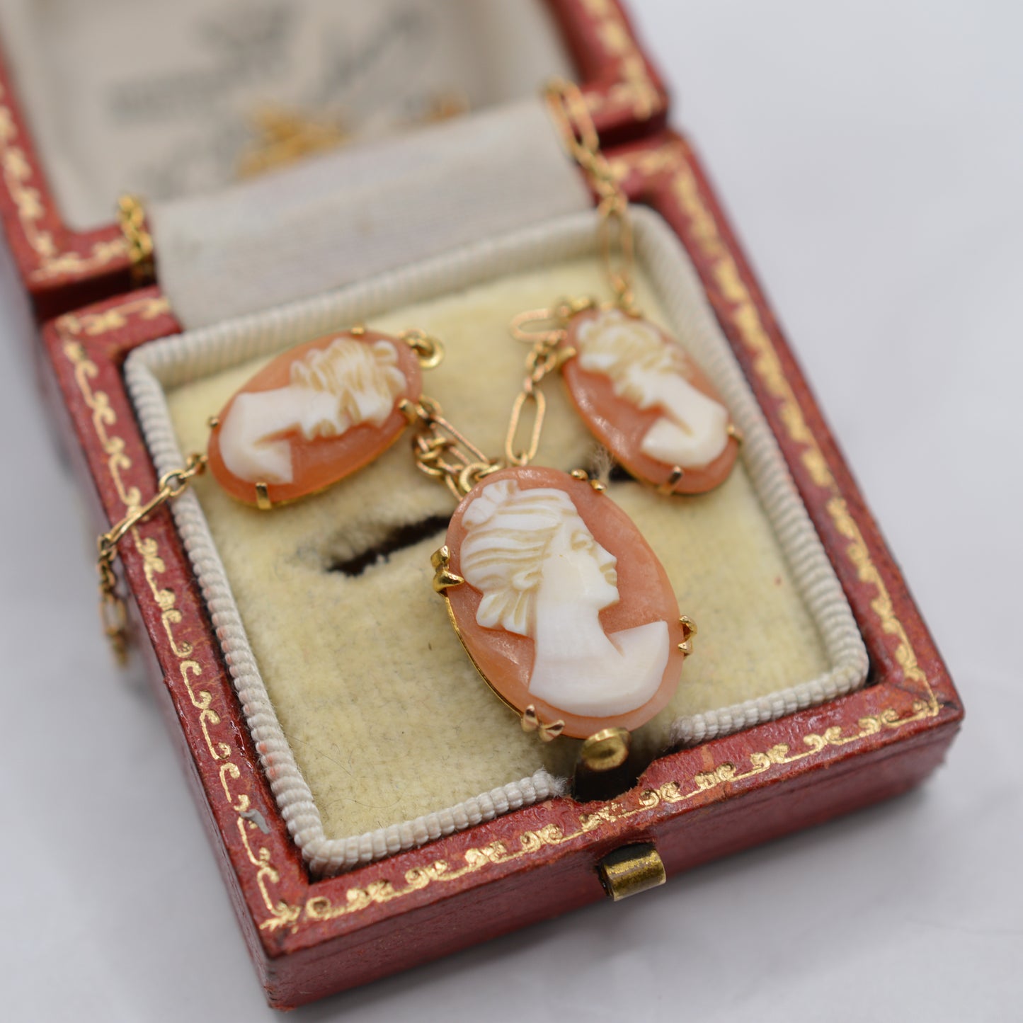 1980s Vintage 9ct Gold Triple Cameo Figaro Necklace