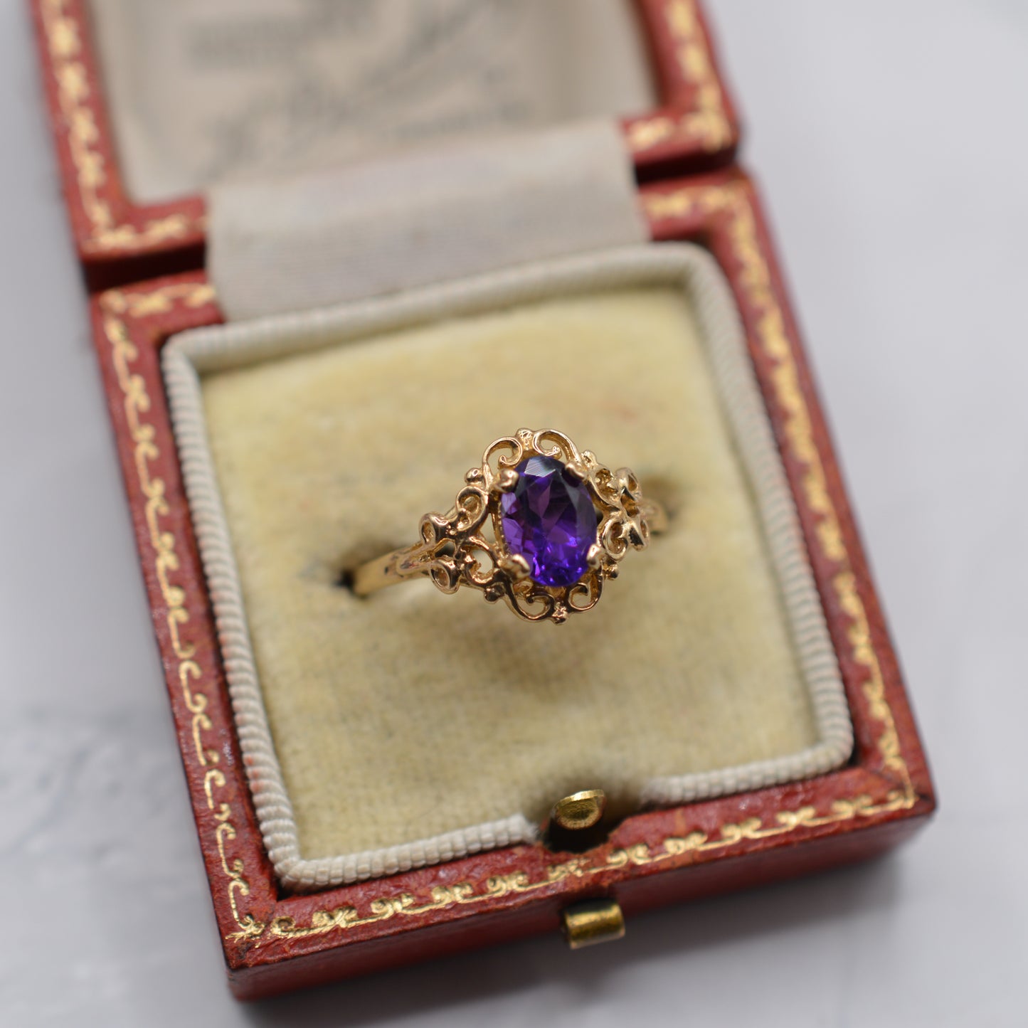 9ct Gold Amethyst Ring with Swirl Border
