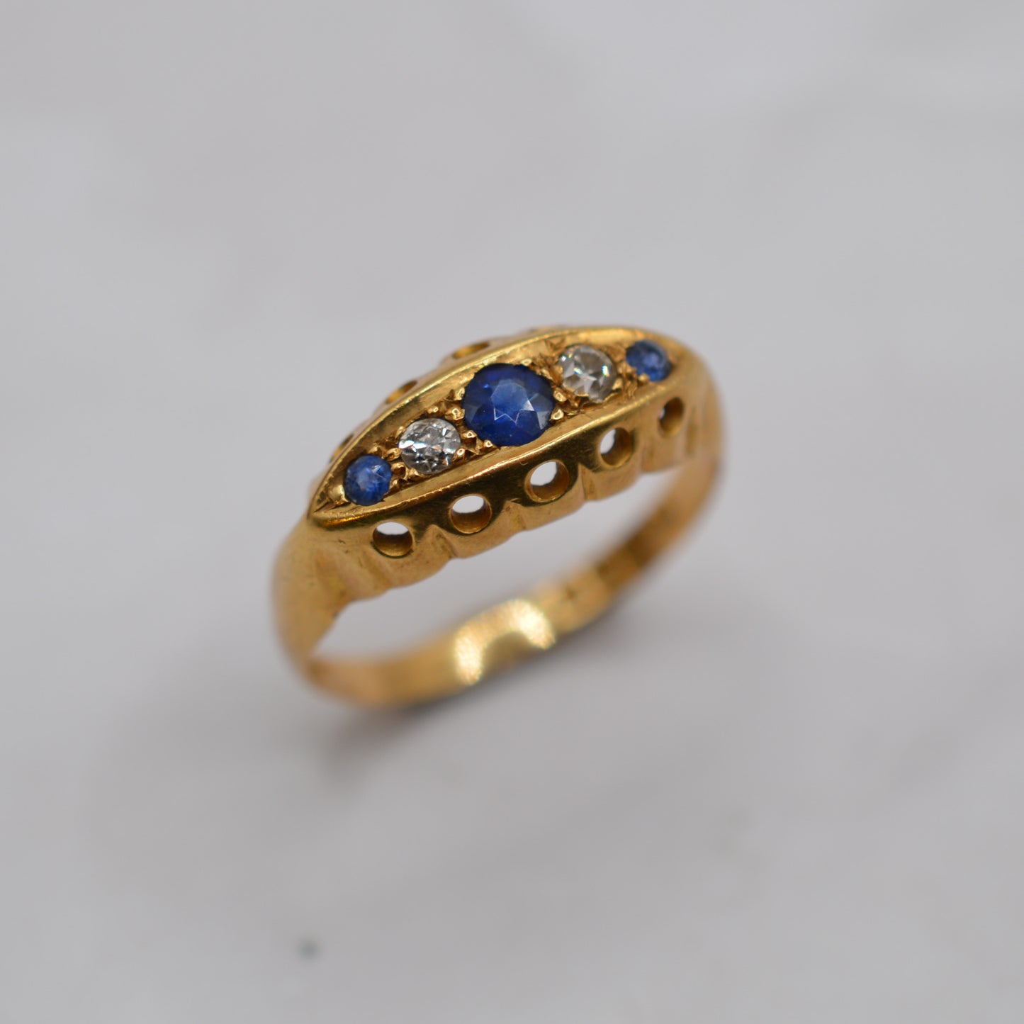 Antique 1915 18ct Gold Sapphire & Diamond Ring