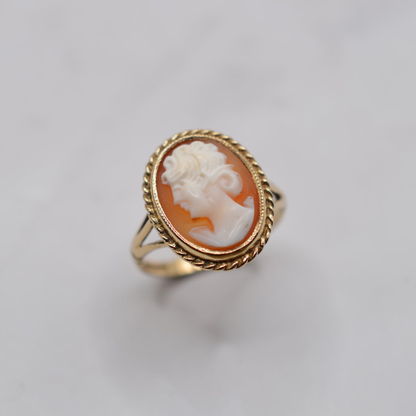 1980s 9ct Gold Large Cameo Ring with Rope-Twist Border