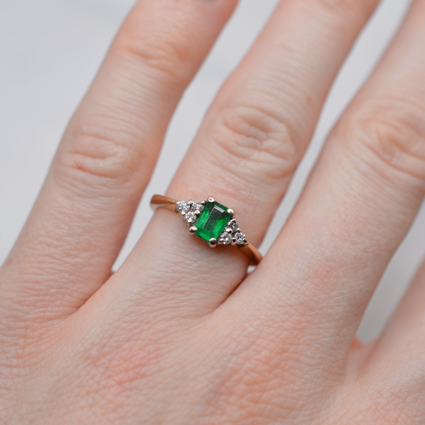 Y2K 9ct Gold Emerald & Diamond Ring