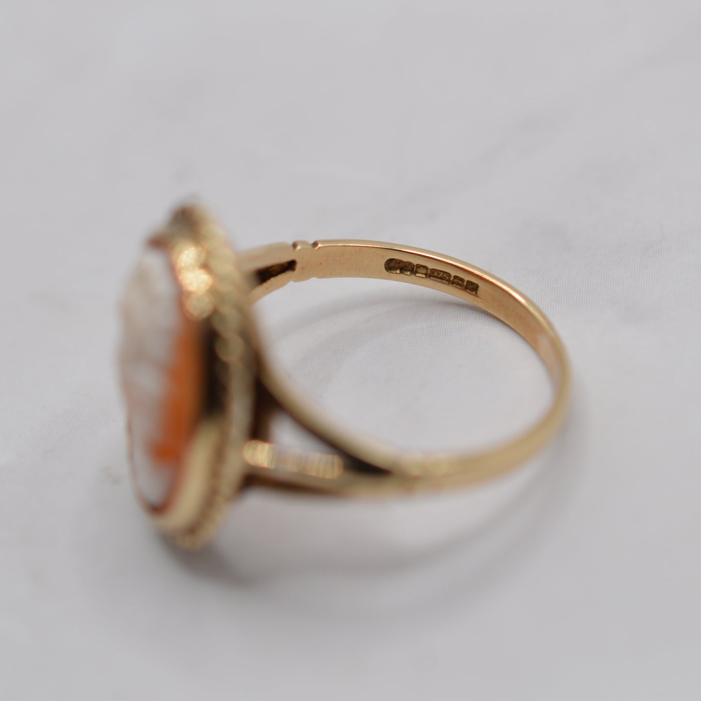 1980s 9ct Gold Large Cameo Ring with Rope-Twist Border