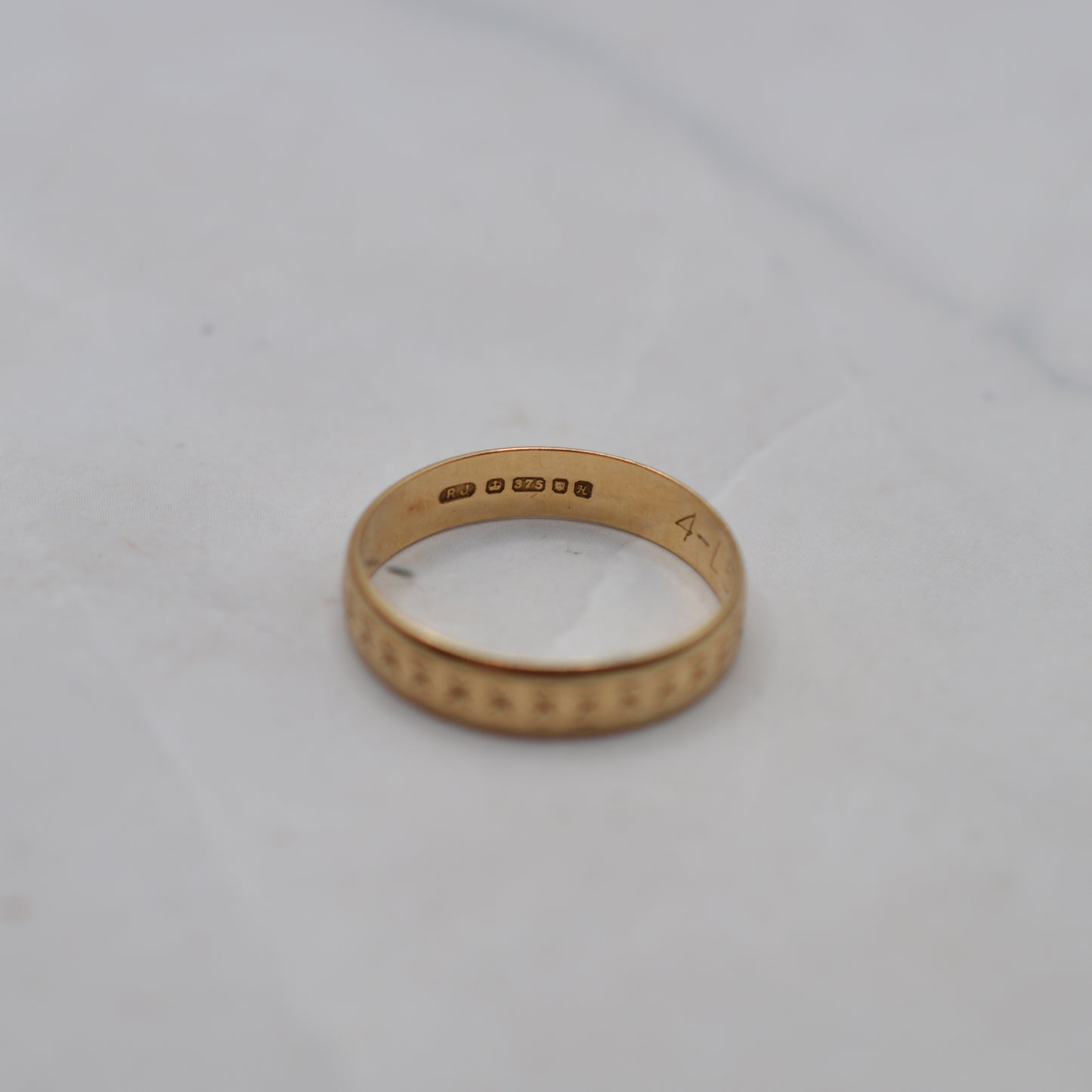 1980s 9ct Gold Star-Engraved Band Ring