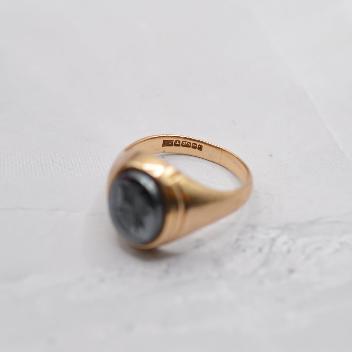 Chunky 1970s Vintage 9ct Gold Onyx Roman Centurion Ring