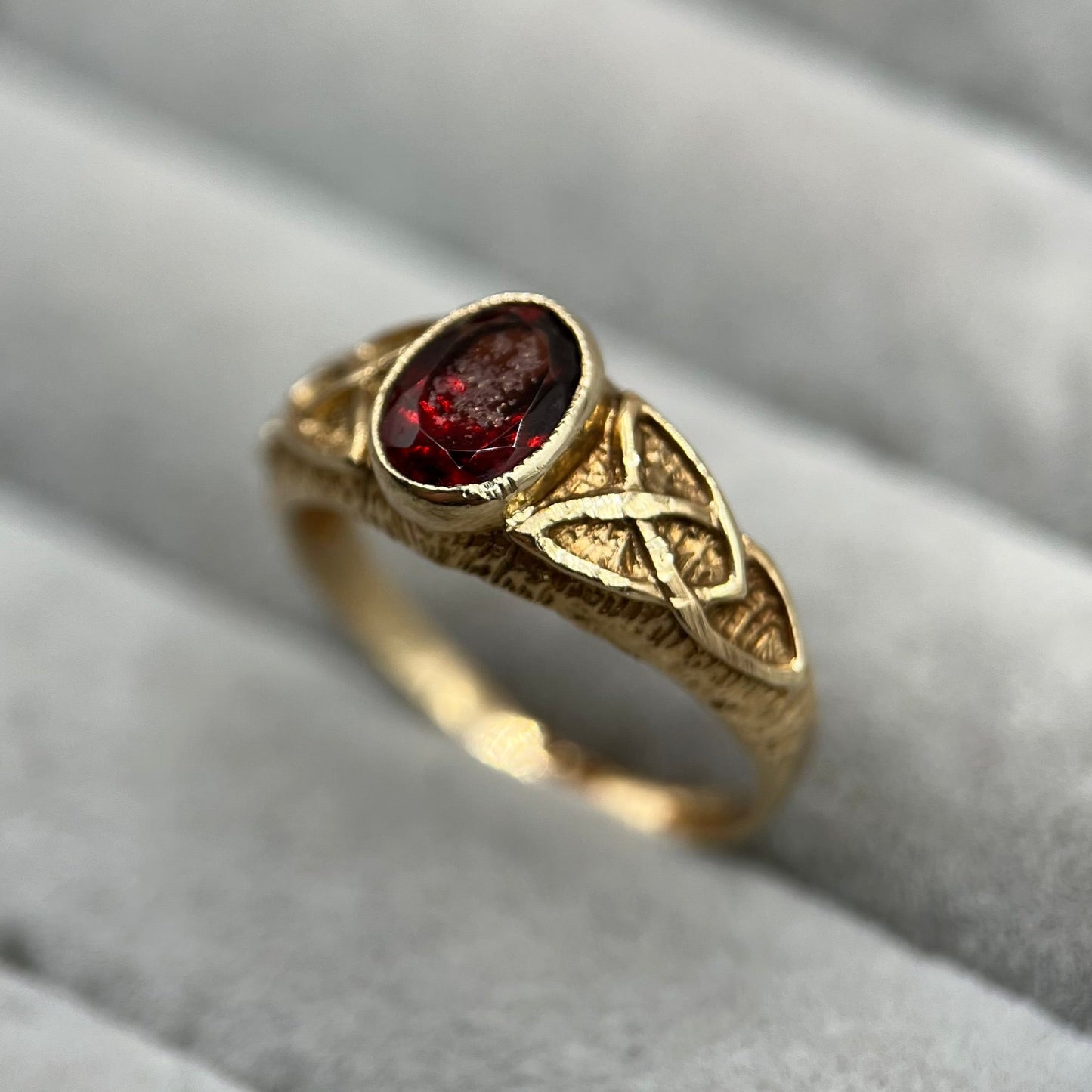 1990s Vintage 9ct Gold Garnet Celtic-Style Ring