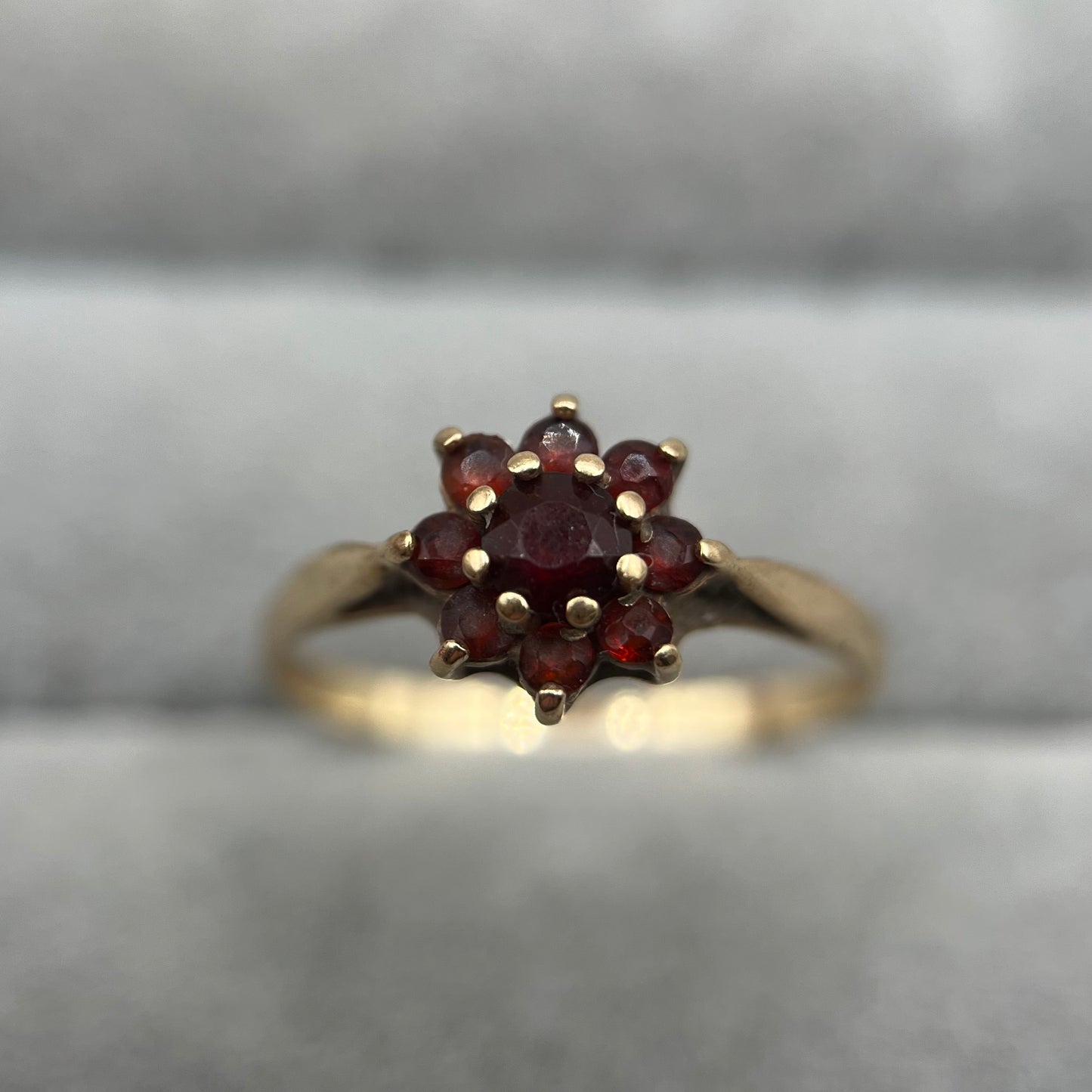 Vintage 9ct Gold Garnet Floral Cluster Ring