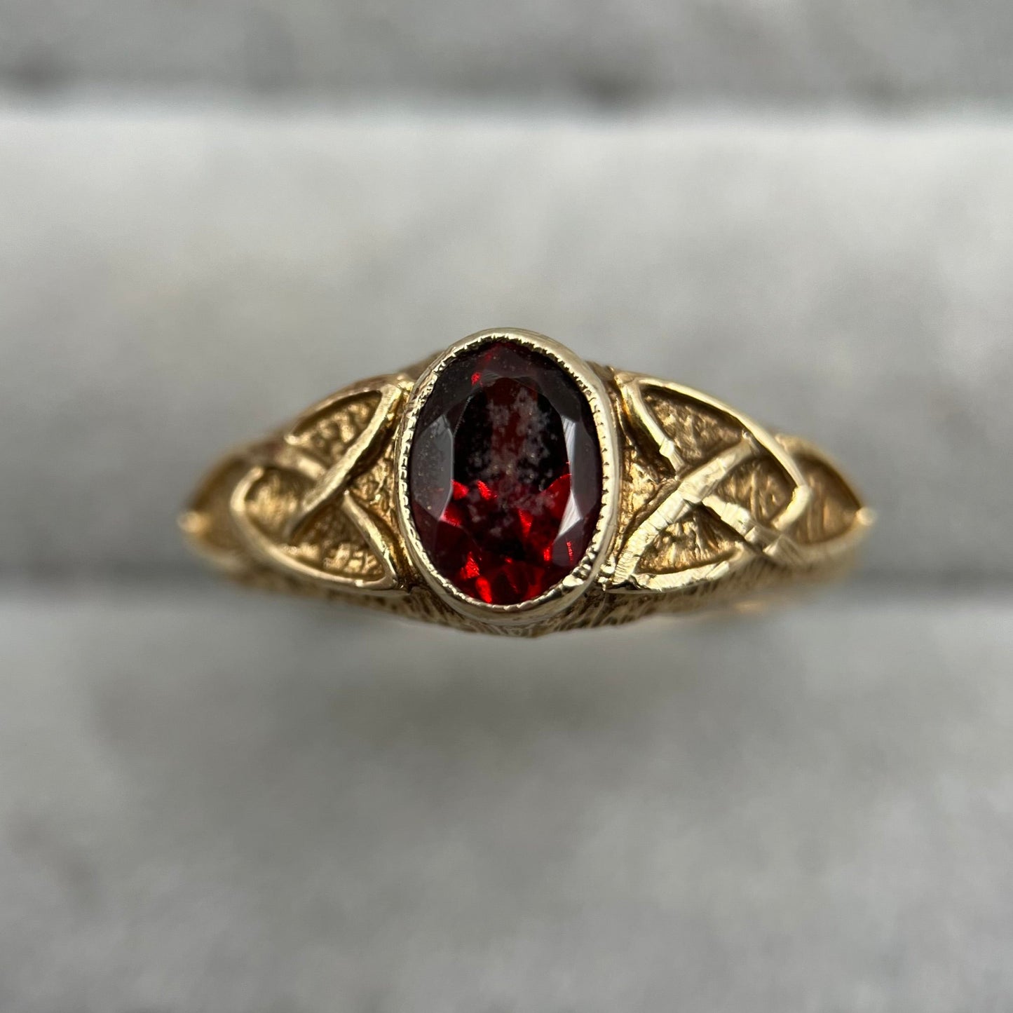 1990s Vintage 9ct Gold Garnet Celtic-Style Ring