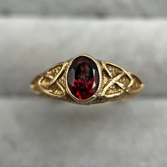 1990s Vintage 9ct Gold Garnet Celtic-Style Ring