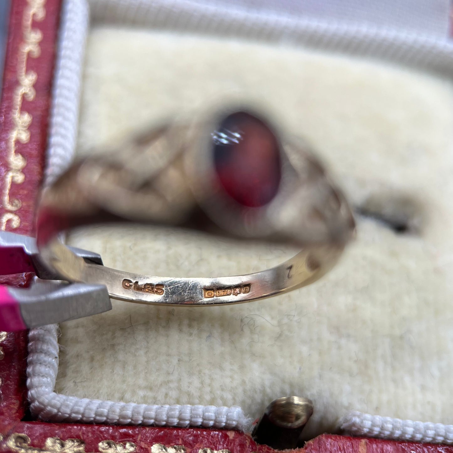 1990s Vintage 9ct Gold Garnet Celtic-Style Ring