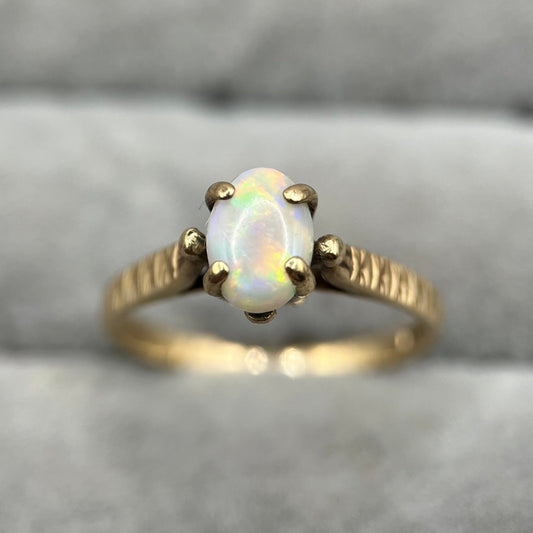 1990s 9ct Gold Opal Ring with Star-Patterned Shoulders