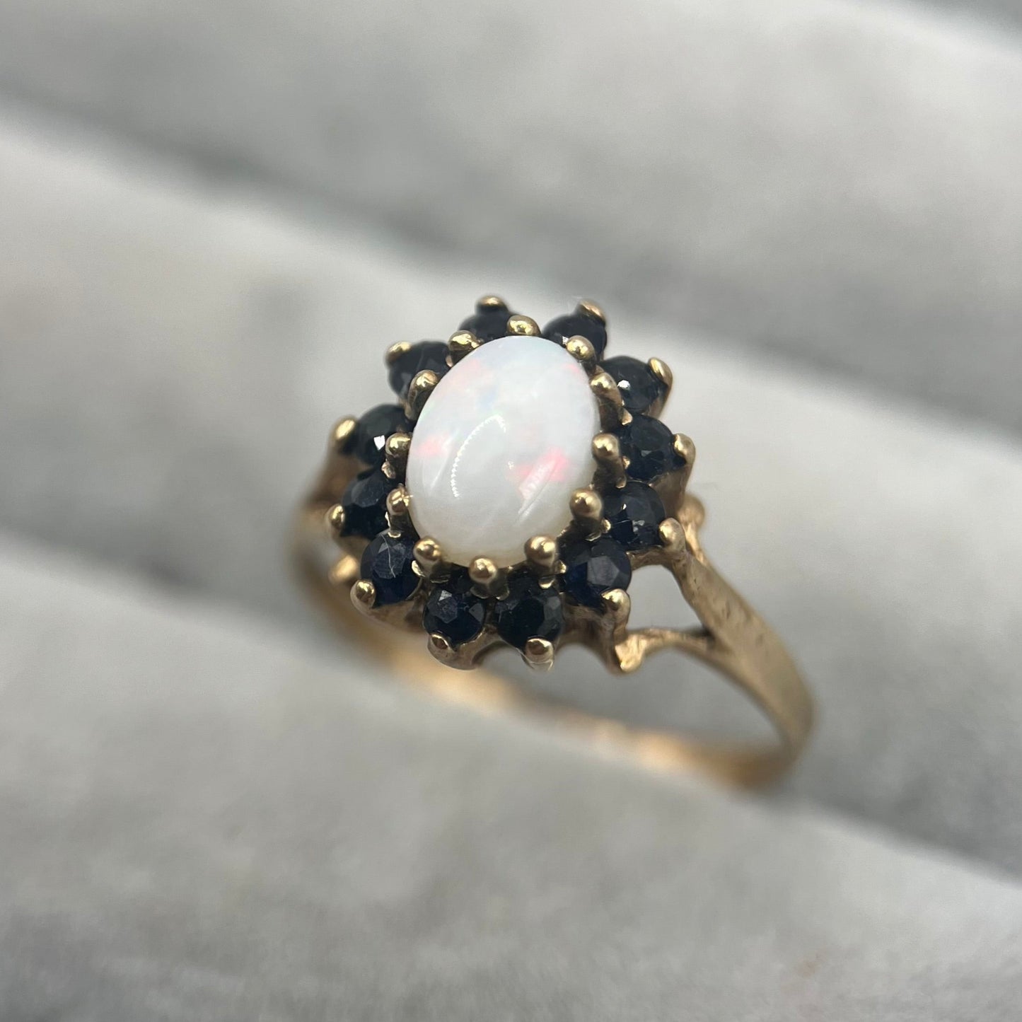 Vintage 9ct Gold Opal & Sapphire Cluster Ring