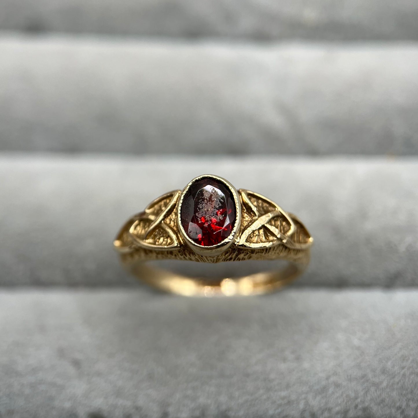 1990s Vintage 9ct Gold Garnet Celtic-Style Ring