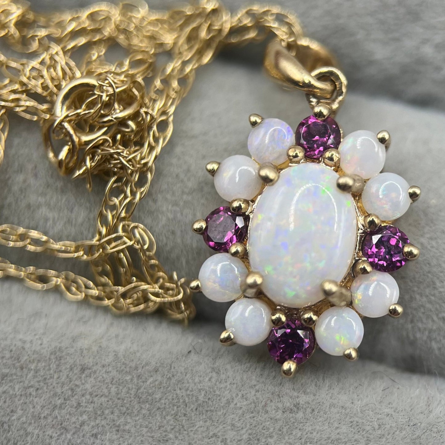 Y2K Vintage 9ct Gold Opal & Garnet Cluster Pendant Necklace